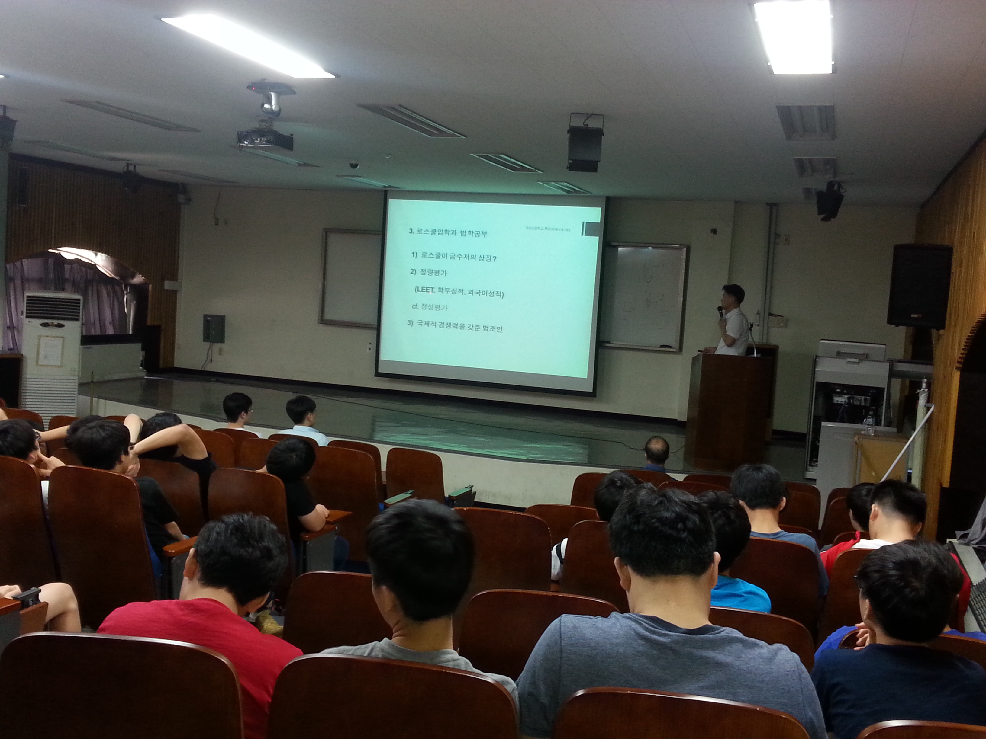 ����Ư��