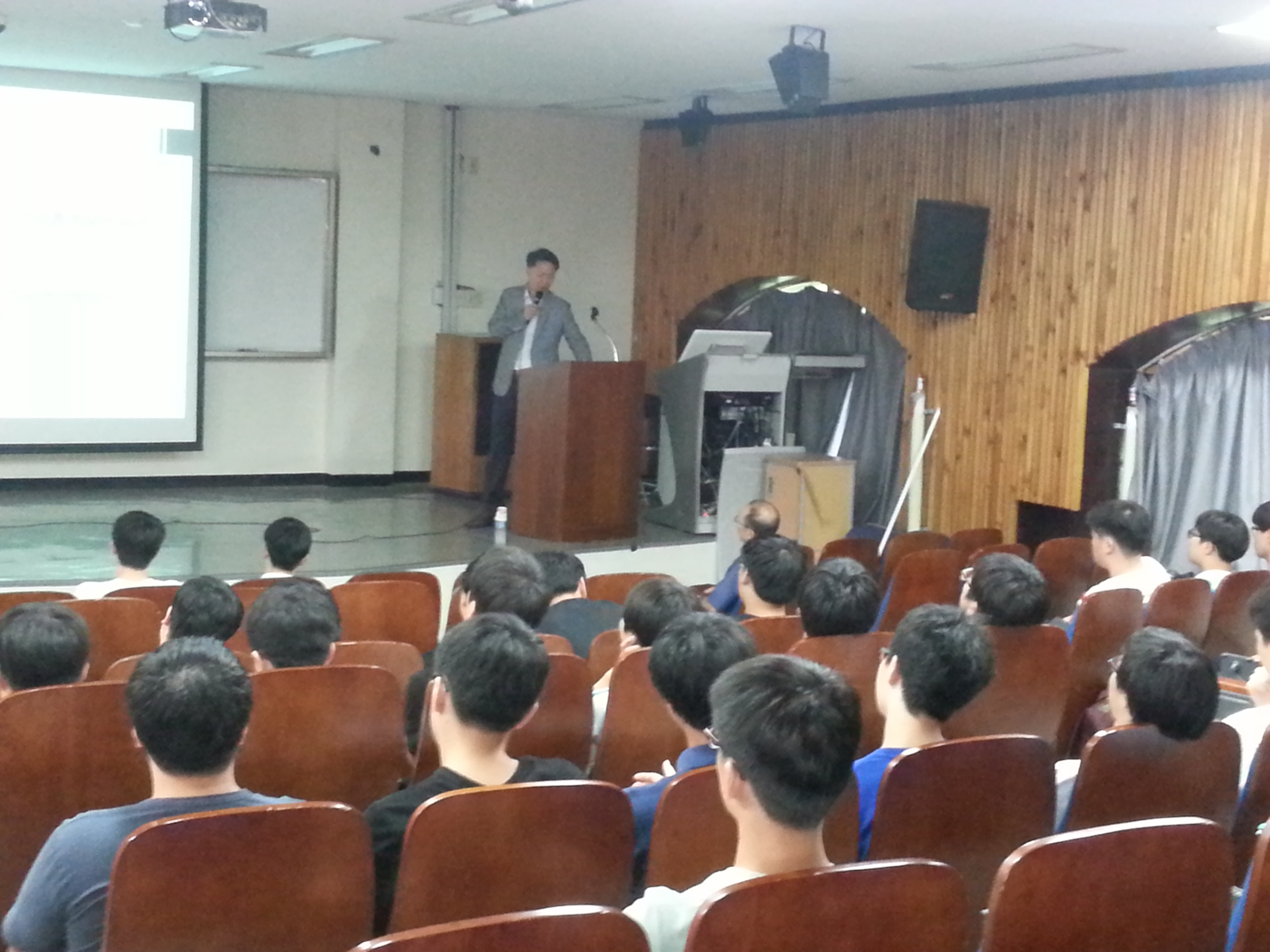 ����Ư��